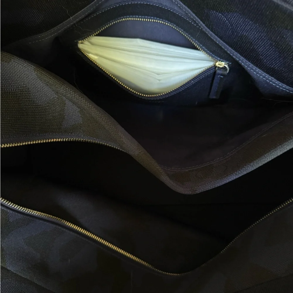 Rothy's Blue Midnight Camo Overnighter Travel Bag EUC - Picture 5 of 6
